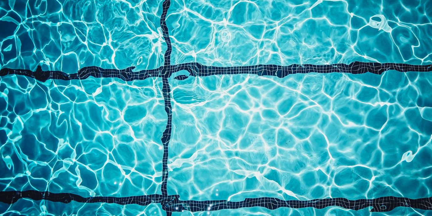 Faire baisser une alcalinité de piscine trop élevée