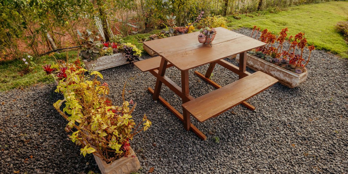 Quelle taille de table de jardin avec bancs choisir ?