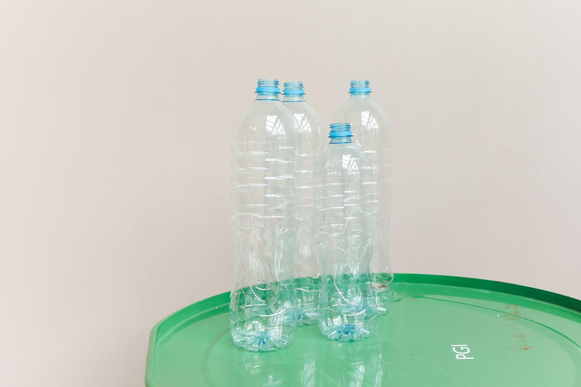 Bouteilles en plastique recyclées pour arroser le jardin